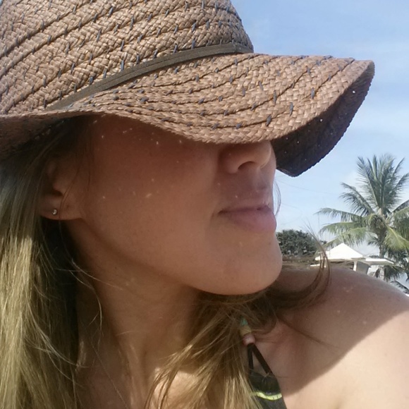 Meet your Posher, Nicole - Picture 1 of 1